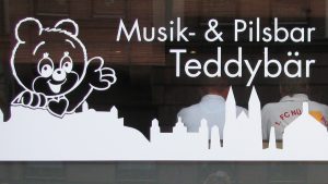 Aussenwerbung Pilsbar Teddybär Nürnberg