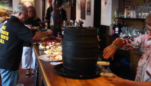Buffet im Teddybär mit orca Bier vom Fass